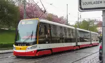 Diese Skoda Strassenbahn habe ich am 22.04.2017 am Fuß des Petrin Berges in Prag gesehen.