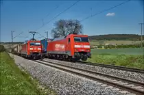 152 050-1 passiert am 10.05.2017 mit einen Walterzug den stehenden 152 088-1,gesehen bei Retzbach-Zellingen.