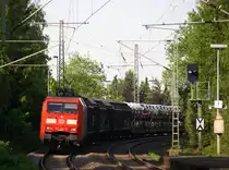 152 097-2 DB kommt mit einem Audi-VW-Skoda-Zug aus Osnabrück nach Kortenberg-Goederen(B) und kommt aus Richtung Mönchengladbach-Hbf,Rheydt-Hbf,Wickrath,Beckrath,Herrath und fährt durch Erkelenz in Richtung Baal,Hückelhoven-Baal,Brachelen,Lindern,Süggerrath,Geilenkirchen,Frelenberg,Zweibrüggen,Übach-Palenberg,Rimburg,Finkenrath,Hofstadt,Herzogenrath, Kohlscheid,Richterich,Laurensberg,Aachen-West. 
Aufgenommen vom Bahnsteig 1 in Erkelenz. 
Bei Sommerwetter am Abend vom 17.5.2017.