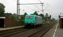 185 615-2 von Crossrail kommt als Lokzug aus Aachen-West(D) nach Krefeld-Hbf und kommt aus Richtung Aachen-Hbf,Aachen-Schanz,Aachen-West,Laurensberg,Richterich,Kohlscheid,Herzogenrath,Hofstadt,Finkenrath,Rimburg,Übach-Palenberg,Zweibrüggen,Frelenberg,Geilenkirchen,Süggerath und fährt durch Lindern in Richtung Brachelen,Hückelhoven-Baal,Baal,Erkelenz,Herrath,Beckrath,Wickrath,Rheydt-Hbf,Mönchengladbach-Hbf.
Aufgenommen vom Bahnsteig 2 in Lindern.
Bei Regenwolken am Nachmittag vom 18.5.2017.  
