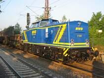 MWB V1201 (LEW V100.1 Ex DR 202 753 Bj.1974) bei Gleisbauarbeiten zwischen Duisburg und Oberhausen.
Dank an Harald! 29.4.07