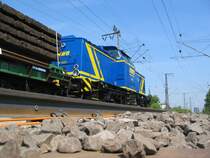 MWB V1201 (LEW V100.1 Ex DR 202 753 Bj.1974) bei Gleisbauarbeiten zwischen Duisburg und Oberhausen.
Dank an Harald! 29.4.07