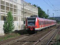 423 550 f�hrt als S12 von Hennef(Sieg) nach D�ren am 30.04.07 auf Gleis 1 in Siegburg/Bonn ein.