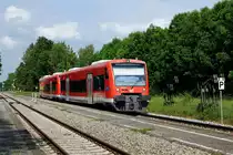 DB: Dieselbetrieb im Allgäu.
Die BR 650 von REGIO DB.
RB mit Doppeltraktion der BR 650 bei einem Zwischenhalt in Stetten Schwaben am 1. Juni 2017.
Foto: Walter Ruetsch
