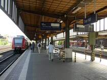 Hier steht zum Einsteigen bereit, RE nach Kaiserslautern �ber Saarbr�cken Hbf.

Trier Hbf, 02.05.07