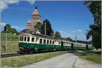 Eigentlich wollte ich nur den BAM MBC Kieszug fotografieren doch kam dieser wunderschöne historische BAM Zug mit dem BCFe 4/4 N° 2 an der Spitze, so dass ich mich in der Eile entschloss, den Zug beim Château de Vufflens aus einer bisher erst angedachten aber noch nicht ausprobierten Perspektive aufzunehmen.
7. Juni 2017