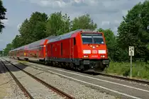 DB: Dieselbetrieb im Allgäu.
Die BR 218 wird schrittweise durch die BR 245 von Bombardier abgelöst.
Bereits stehen einige  Lokomotiven dieser Baureihe im täglichen Einsatz, wie diese Aufnahme der 245 003 vom 1. Juni 2017 zeigt. Entstanden ist sie bei einem Zwischenhalt in Stetten Schwaben.
Foto: Walter Ruetsch 