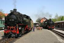 BR99 731 mit Personenzug nach Kurort Oybin und BR99 735 mit Personenzug nach Kurort Jonsdorf in Berstdorf am 27.04.2007.