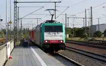 Am 02.06.2017 die E 186 242-4 und die 187 081-5 und die 187 080-7 in Magdeburg Hbf . 