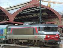 BB 15023 hat den Schnellzug Teoz-1605 aus Paris-Est nach Stra�burg
(an 17:53 Uhr) geschleppt.

Bis zur Inbetriebnahme des TGV Est im Sommer 2007 bedient die Reihe BB 15000 den hochwertigen Reiseverkehr in dieser Relation.

03.03.2007 Strasbourg
