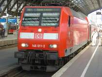 146 011-2 vor einem RE nach Hamm am 22.4.07 in K�ln Hbf