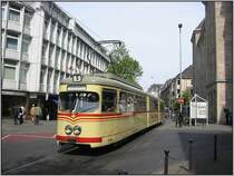 Der GT8-Triebwagen 2498 der Rheinbahn aus dem Jahr 1960 wird heute nicht mehr im Liniendienst eingesetzt, sondern dient als Partyfahrzeug. Angeschafft wurde er einst f�r die Rheinbahnfernlinie D. (21.04.2007)