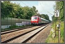 120 140 f�hrt mit einem InterCity von Norddeich Mole nach Luxembourg. Auf den Gegengleis rollt im Hintergrund eine 112 mit einem  Rhein-Haard-Express  nach M�nster (Westf).