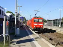 185 054-4 und eine 185er beide von DB kommen mit einem Audi-VW-Skoda-Zug aus Osnabrück nach Kortenberg-Goederen(B) und kommen aus Richtung Mönchengladbach-Hbf,Rheydt-Hbf,Wickrath,Beckrath,Herrath und fährt durch Erkelenz in Richtung Baal,Hückelhoven-Baal,Brachelen,Lindern,Süggerath,Geilenkirchen,Frelenberg,Zweibrüggen,Übach-Palenberg,Rimburg,Finkenrath,Hofstadt,Herzogenrath, Kohlscheid,Richterich,Laurensberg,Aachen-West.
Aufgenommen vom Bahnsteig 1 in Erkelenz. 
Bei Sommerwetter am Nachmittag vom 26.5.2017.