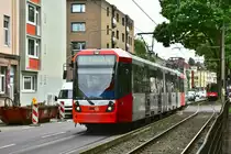 5155 wurde die Ganzgestaltung  Kölner Archive  entfernt. hier zu sehen kurz vor der Haltestelle  Gleueler Str./Gürtel  am 08.06.2017.