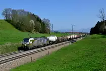 Am 09. April 2017 brachte die SETG 193 218 den Schlammkreidezug DGS 47890 von Jesenice nach Schwerte. Bei Straß konnte ich diese an Sonntagen sehr verläßlich verkehrende Leistung aufnehmen. Die Lok erinnert - neben der Hommage an den berühmten Komponisten - auch an das 15-jährige Firmenjubiläum des sympathischen EVUs mit Sitz in Salzburg.