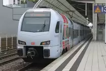 Ausfahrt von 429 127 als RE1 von Koblenz nach Mannheim am 05.06.2017 in Ludwigshafen Mitte. 