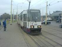 Tramwagen Bauart Konstal an der Haltestelle Szczecin Glowny.