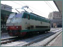 E444-080 von Tre(n)Italia wartet in Genova PP auf neue Arbeit. Es gibt noch keine drei Italien, anstatt was raufzusprayen hat wohl einer zur Abwechslung mal was weggeputzt. (28.04.2007)