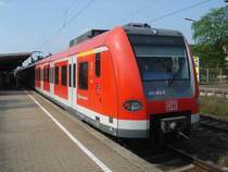 Die Br.423 014-0 furh am 29.04.07 als S-Bahnlinie S1 nach Herrenberg. Hier in S-Obert�rkheim.