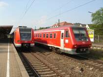 Die Br.423 014-0 stand als S-Bahnblinie S1 nach Herrenberg in S-Obert�rkheim w�ren eine Br.611 mit knapp 150km/h am Bahnhof vorbei fuhr. Aufgenommen am 29.04.07 in S-Obert�rkheim.