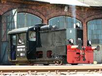 Rabe 12 (100 763) l�uft sich warm im ehem. Bw Neustrelitz zu Fahrten im ehem. RAW Neustrelitz heute Werk der OMB beim
Tag der offenen T�r am 04.05.07