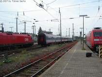 Sonderzug SDZ 13086 wird von der 181er-Lok aus Kalrsruhe Gleis 9 nach Stra�burg zwischen 2 E-Loks (Tarus und Br101) gezogen.