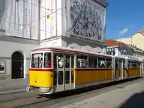 Ältere Straßenbahn vor dem Stadttheater in Miskolc, 10.7.16