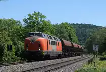 221 105-0 mit einem Schotterzug bei Unteressendorf 27.5.17