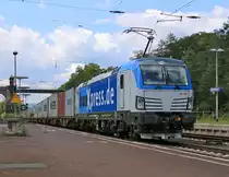 193 883 mit Containerzug in Fahrtrichtung Norden. Aufgenommen in Eichenberg am 30.07.2015.