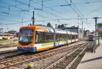 Der rnv-Tramwagen 4126, fährt am 20.4.2017, in den Bahnhof Käfertal ein.
Unterwegs war die Garnitur auf der Linie 5 (Weinheim, Alter OEG-Bahnhof - Heidelberg - Mannheim - Weinheim, Alter OEG-Bahnhof).