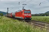 185 167-4 ist mit einen gemischten Güterzug in Richtung Bebra am 08.06.2017 bei Reilos zu sehen.