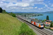 Re 460 085 mit einem IC am 10.06.2017 bei Einigen. 