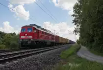 233 525-5 steht schon seit über einem Monat in Diensten des Bh Mühldorf.

Am Sonntag, dem 18.06.17, konnte sie am Rande von Poing mit einem Containerzug in Richtung München abgelichtet werden.