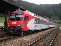 Einer der wenigen  neuen  Fahrzeuge der SOB (S�dostbahn) ist der NPZ (Neuer Personenzug)566 080-8  Rothenturm . Hier trifft er gerade als R 8762 Rapperswil-Einsiedeln am 30.04.07 in Biberbrugg ein