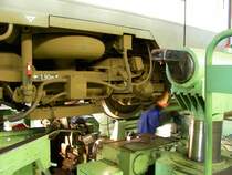 auf st�hlernen Finger-ein 628 wird vorbereitet zum drehen
Unterflurradsatzdrehbank im Bahnwerk Neustrelitz
beim Tag der offenen T�r am 04.05.07