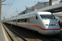 Anl�sslich der Taufe h�lt dieser ICE 2 (Tz36) in J�terbog am 28.04.07.