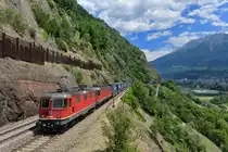 Eine Re 10/10 mit einem KLV am 12.06.2017 bei Brigerbad. 