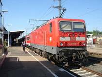 Die Br.143 963-7 stand am 26.04.07 mit dem RE-Zug im Aaler Bahnhof.
Abfahrt hatte dieser Zug um 16.20 Uhr von Gleis 1 in richtung Stuttgart Hbf. Die Ankunft in Stuttgart war ca. 1 std. sp�ter.