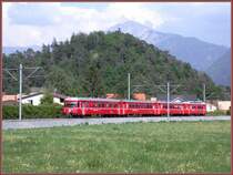 Be 4/4 Pendelzug mit Steuerwagen 1712 bei Domat/Ems auf dem Weg nach Rh�z�ns. (01.05.2007)