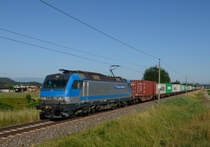 Totgeglaubte leben länger! :)
Die ehemalige Brennerlok 1822 004 war am frühen Morgen des 22. Juni 2017 mit dem LTE-Containerzug 41444 von Kalsdorf nach Koper unterwegs und wurde von mir zwischen Werndorf und Wildon fotografiert.
