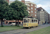 København / Kopenhagen Københavns Sporveje SL 8 (Tw 430) Christmas Møllers Plads am 18. August 1968. - Nach wenigen Minuten erreichte die Straßenbahn den Stadtviertel Christianshavn, dessen 350jähriges Jubiläum der Anlass zur kurzweiligen Wiedereröffnung der Linie 8 war. - Der Tw ist heute Museumswagen. - Scan von einem Farbnegativ. Film: Kodak Kodacolor X.