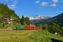 Ge 4/4 II 621 mit einem RE am 26.05.2017 bei Serneus.