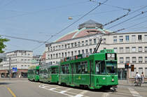 Doppeltraktion, mit dem Be 4/4 497, dem B4S 1491 und dem Be 4/4 499, auf der Linie 2, fahren zur Haltestelle am Bahnhof SBB. Die Aufnahme stammt vom 22.06.2017.
