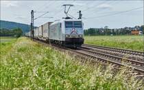 185 531-1 von TXLogistik ist am 08.06.2017 mit einen Aufliegerzug bei Reilos unterwegs.