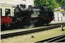 In Bad Doberan zur Abfahrt bereit nach K�hlungsborn steht dieser Zug im Sommer 2004