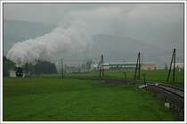 Ren� Pansi habe ich diese Serie zu verdanken. Urspr�nglich wollte ich wegen der schlechten Witterung am 4.5.2007 nicht fotografieren gehen, aber er hat mit dazu �berredet, was ich im Nachhinein nicht bereue. Kalt war es, und wegen dem starken Regen bereits v�llig durchn�sst, warteten wir am Obdacher Sattel auf die Ausfahrt des LPz 32171 von Zeltweg nach Wolfsberg in K�rnten. Grund der Fahrt: 52.4984 bespannte am 5.5.2007 einen Sonderzug von Wolfsberg nach Jesenice (SLO)