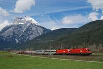 1116 158 und 1116 077 mit OEC 163 bei Flaurling (07.04.2007)