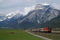 1144 215 mit R 5334 bei Flaurling (07.04.2007)