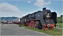 Hotelzug Carpatia bestehend aus einer Dampflok BR52, einem Speisewagen und zwei Schlafwagen aus der ehemaligen DDR.(11.06.2017)